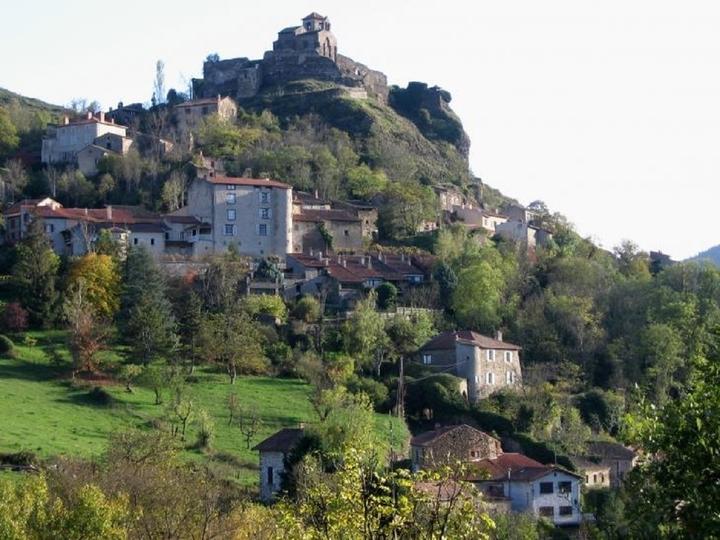 bourg et château de Saint-Ilpize